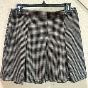 Max Studio Black & White Plaid Pleated Skirt